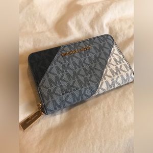 Michael Kors Navy/White Wallet (small zip around)